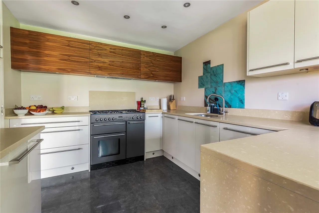 Kenton Avenue, Sunbury, Middlesex, TW16 5AR, photo 5
