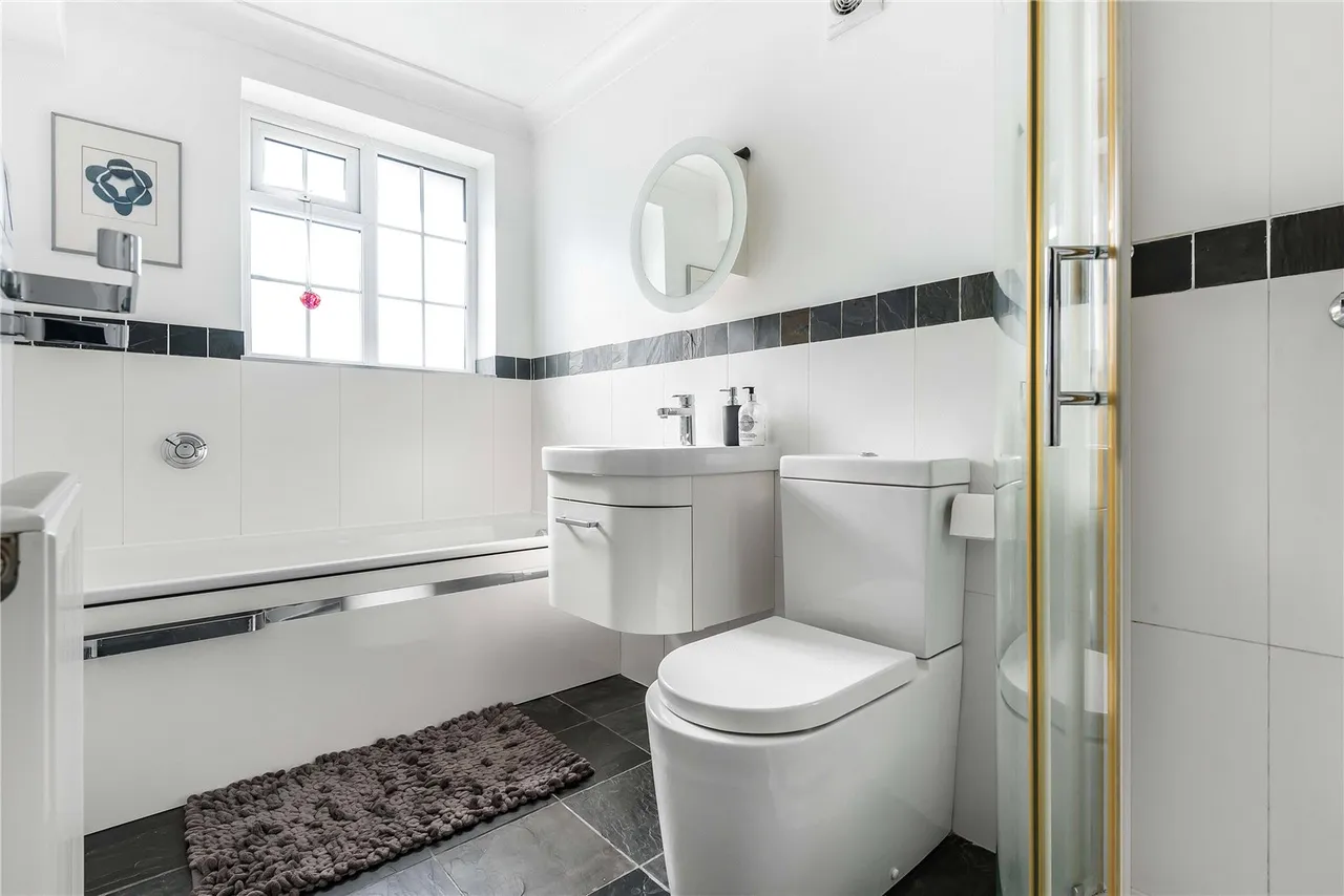 Kenton Avenue, Sunbury, Middlesex, TW16 5AR, photo 12