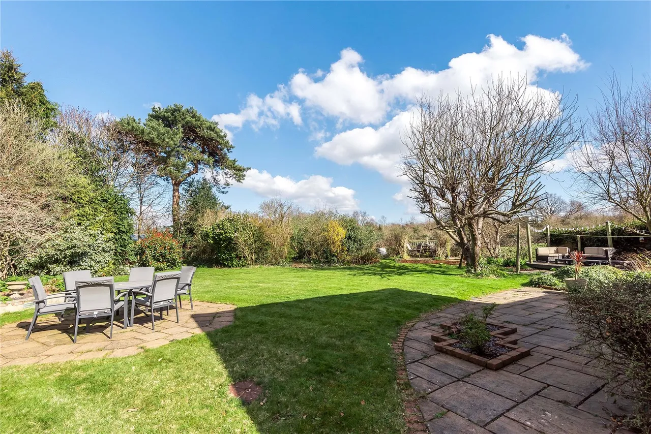 Kenton Avenue, Sunbury, Middlesex, TW16 5AR, photo 13