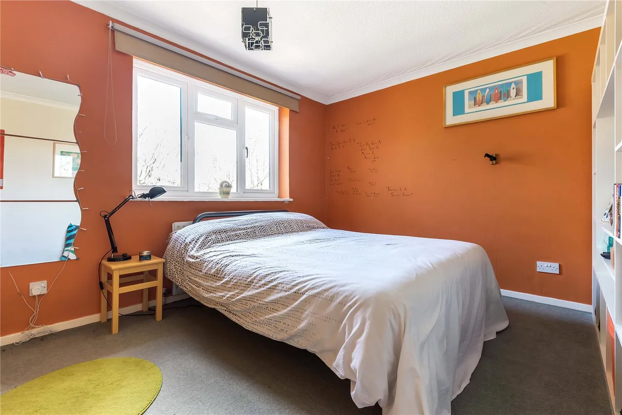 Kenton Avenue, Sunbury, Middlesex, TW16 5AR, photo 9