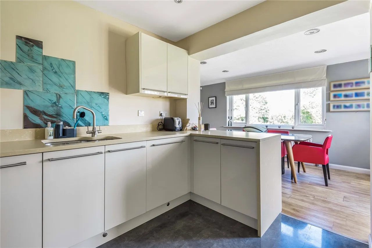 Kenton Avenue, Sunbury, Middlesex, TW16 5AR, photo 6