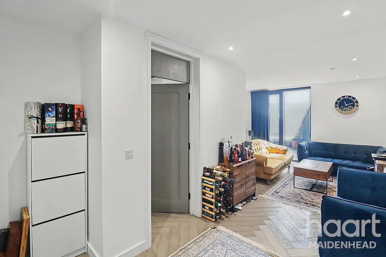 Wellington Street, Slough, SL1, photo 5