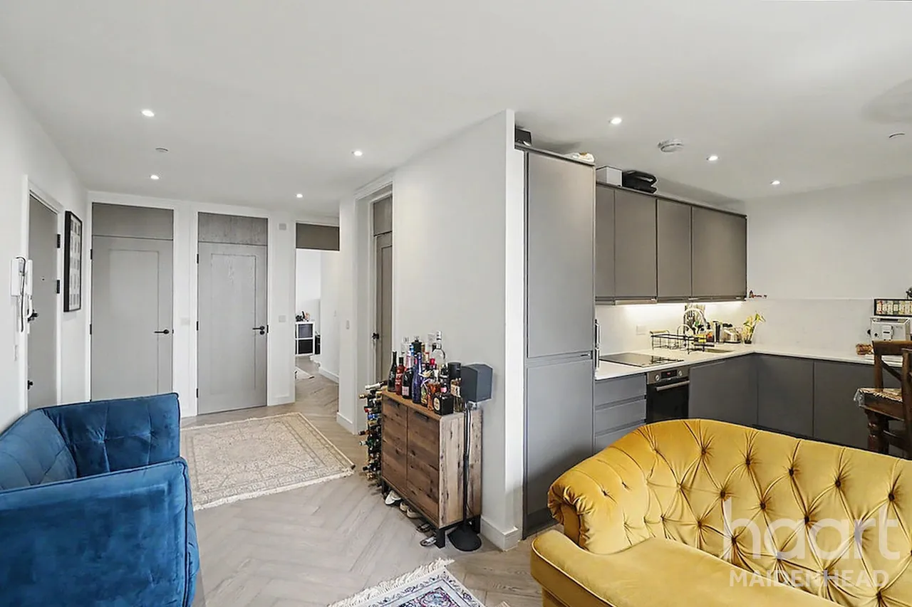 Wellington Street, Slough, SL1, photo 4