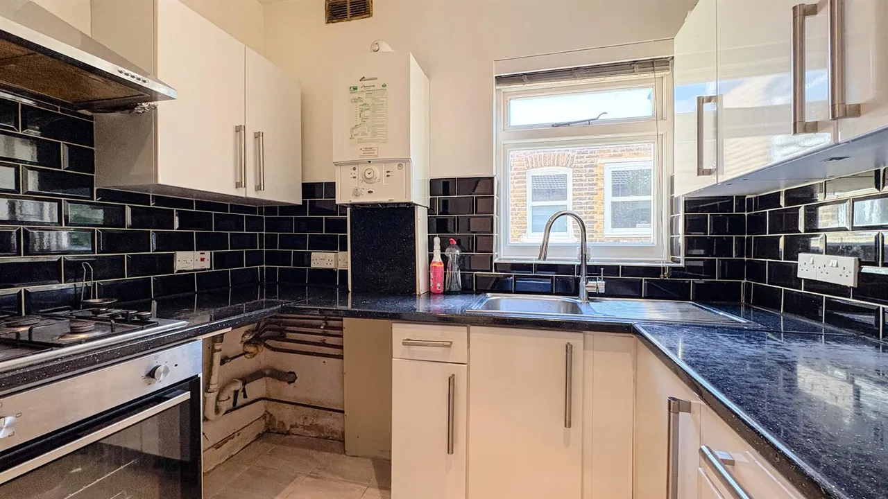 Doyle Gardens, London, NW10, photo 12