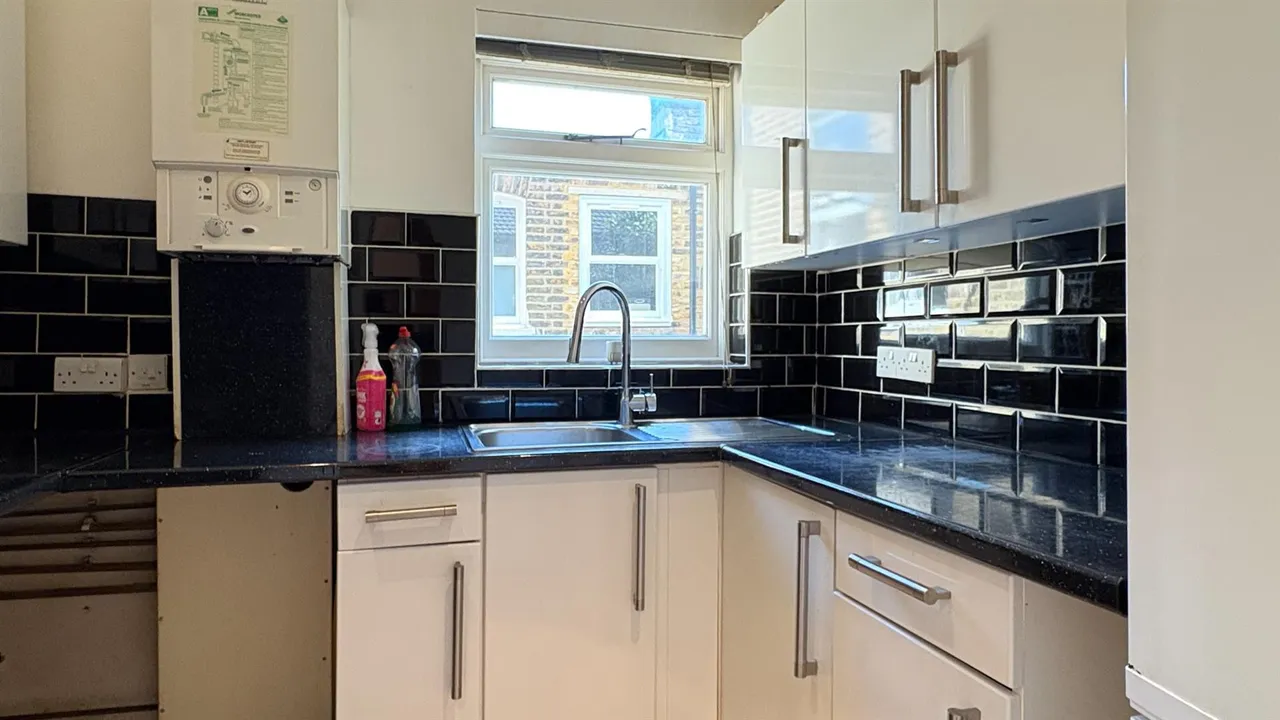 Doyle Gardens, London, NW10, photo 11