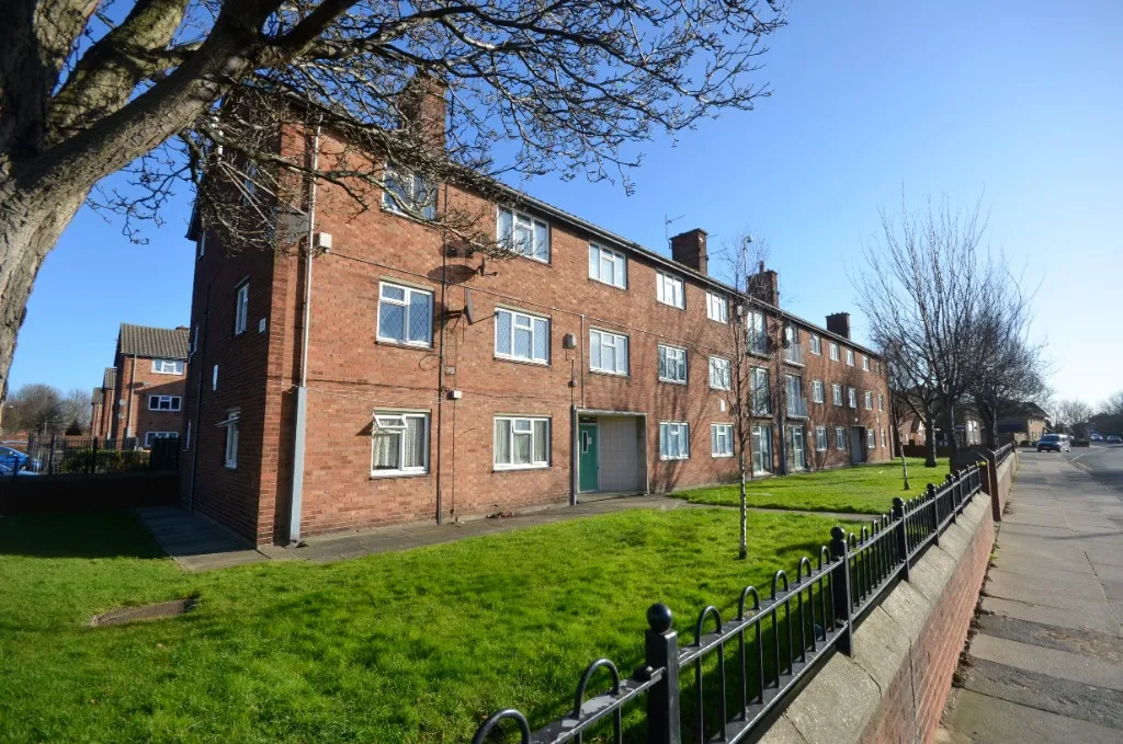 3 bed flat to rent, Sussex Court, Grimsby, DN32