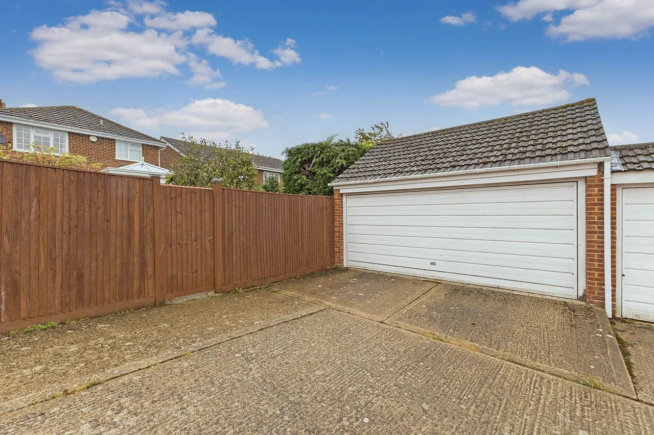 Cranbrook Drive, Maidenhead, Berkshire, photo 15