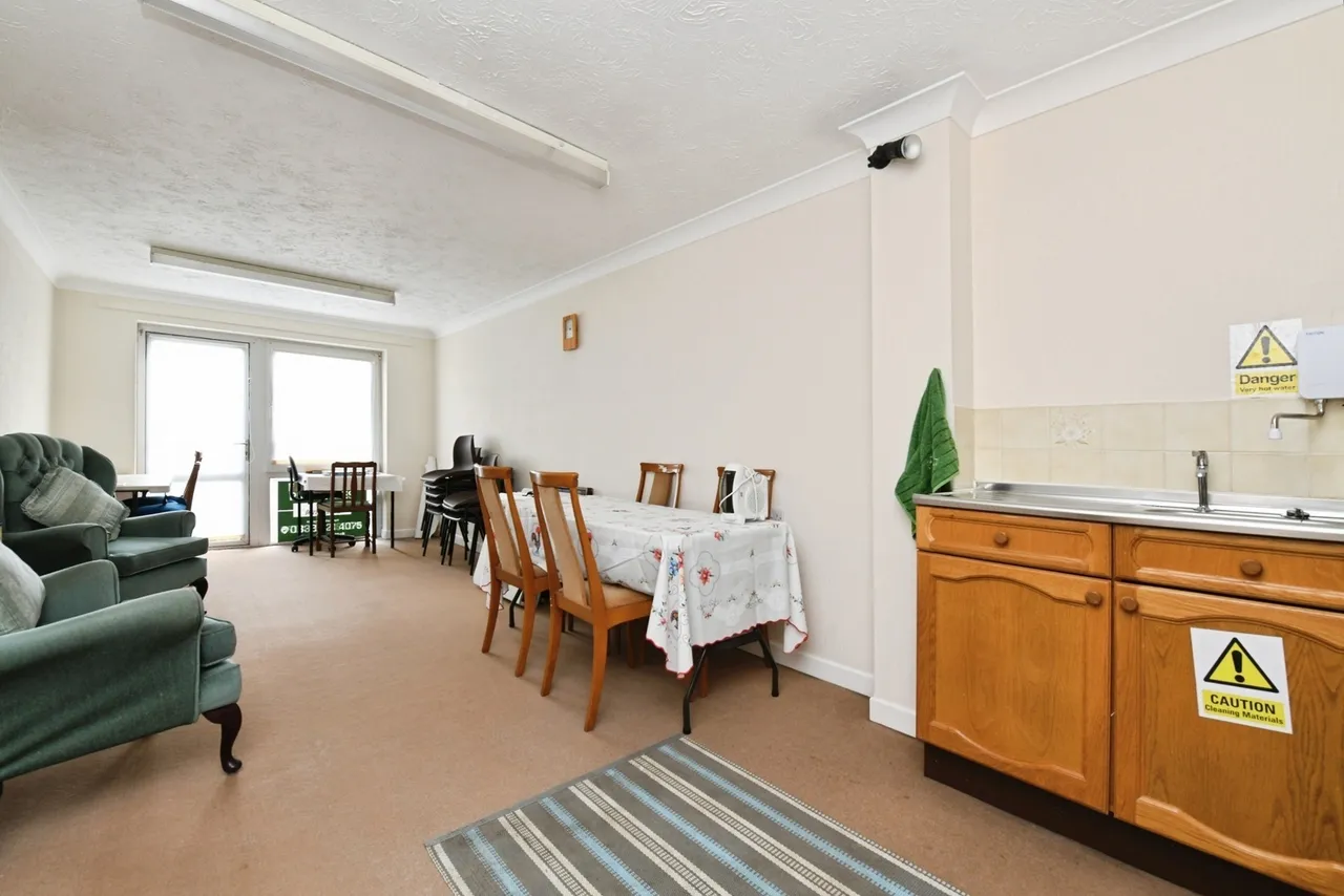 Station Road, Thorpe Bay, Essex, SS1, photo 8