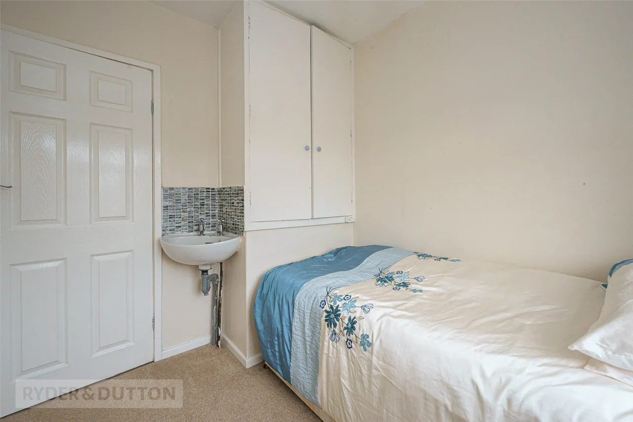 Goldington Avenue, Oakes, HD3, photo 12
