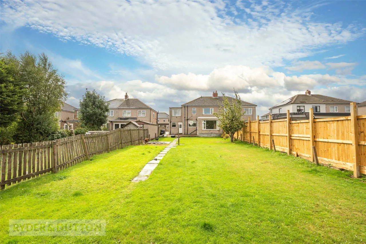 Goldington Avenue, Oakes, HD3, photo 21