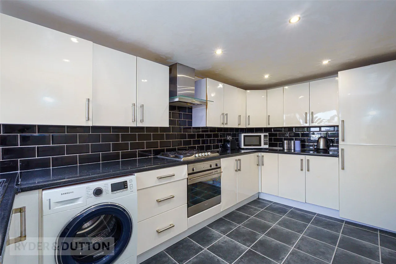 Goldington Avenue, Oakes, HD3, photo 5