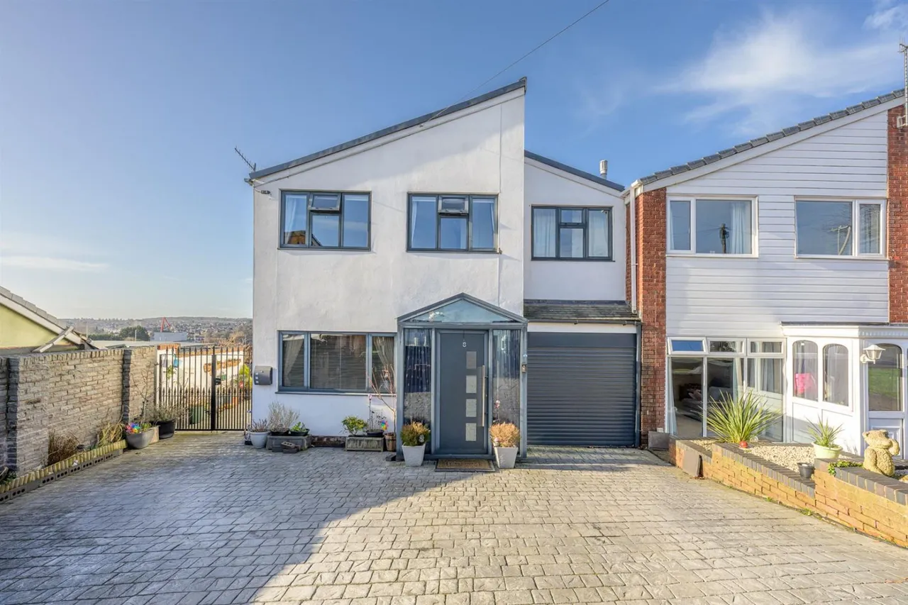 4 bed house for sale — Oak Tree Gardens, Stourbridge, DY8 5YF