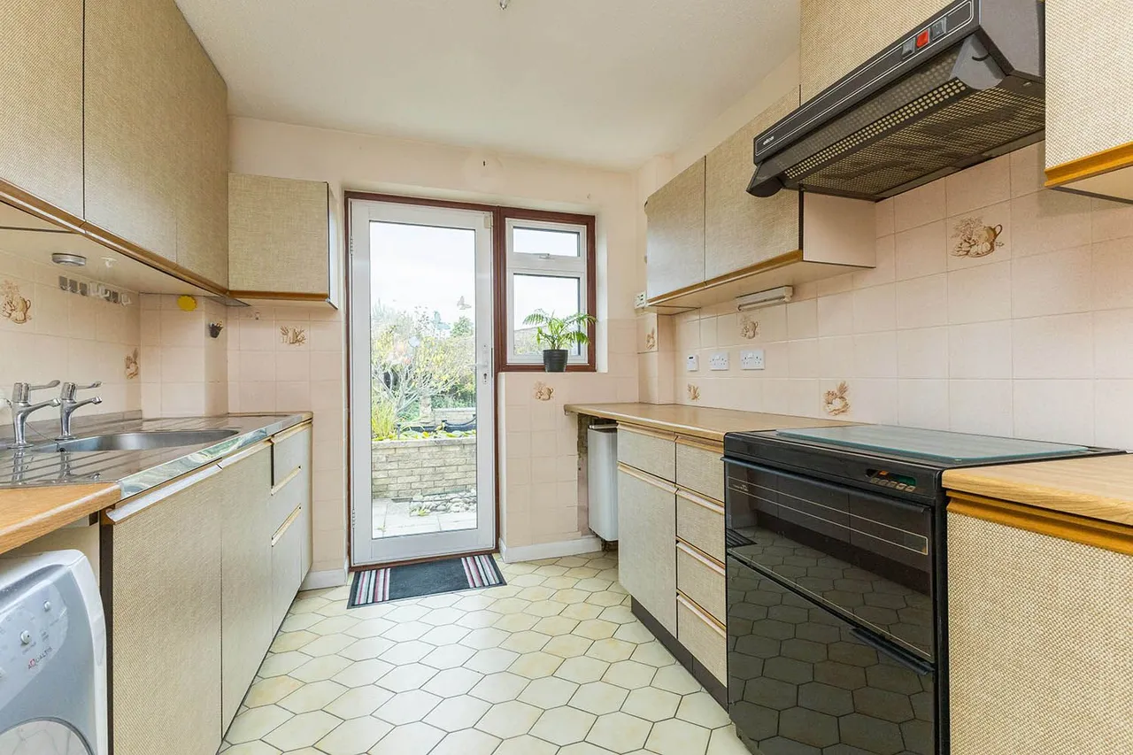 Lyneham Gardens, Cranbrook Drive, Maidenhead, Berkshire, photo 5