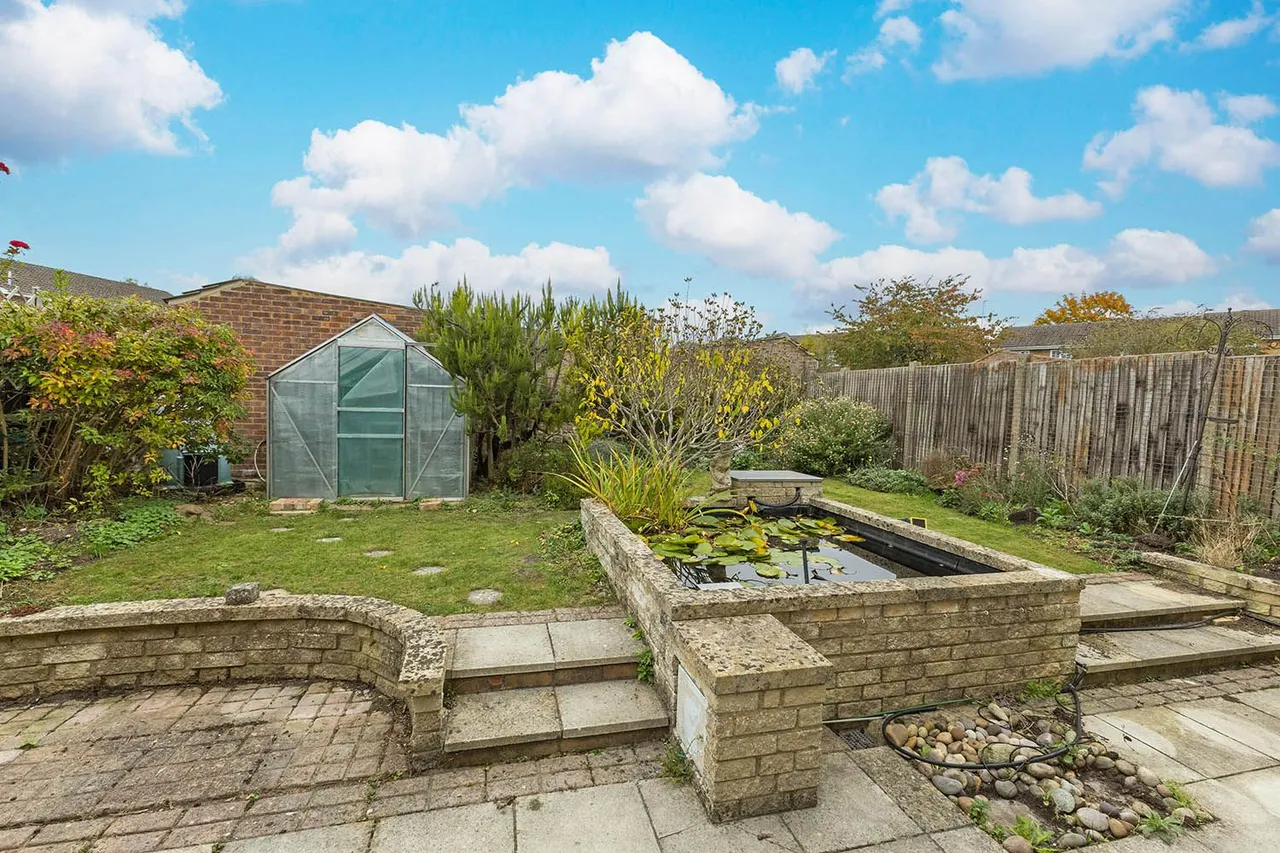 Lyneham Gardens, Cranbrook Drive, Maidenhead, Berkshire, photo 13