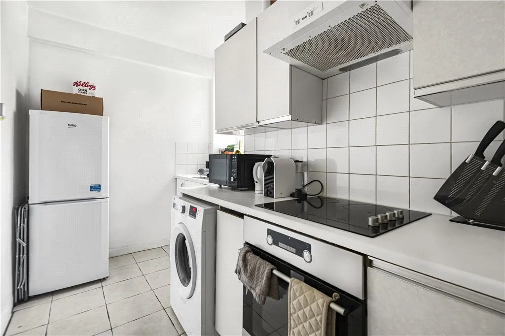 Upper Richmond Road, London, SW15, photo 3