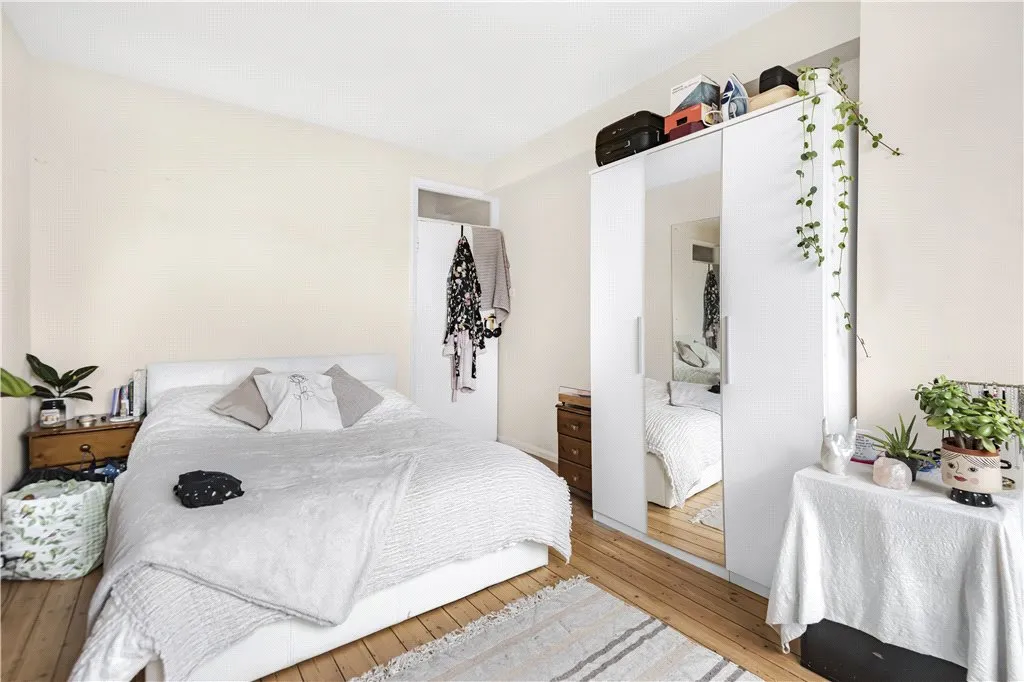 Upper Richmond Road, London, SW15, photo 4