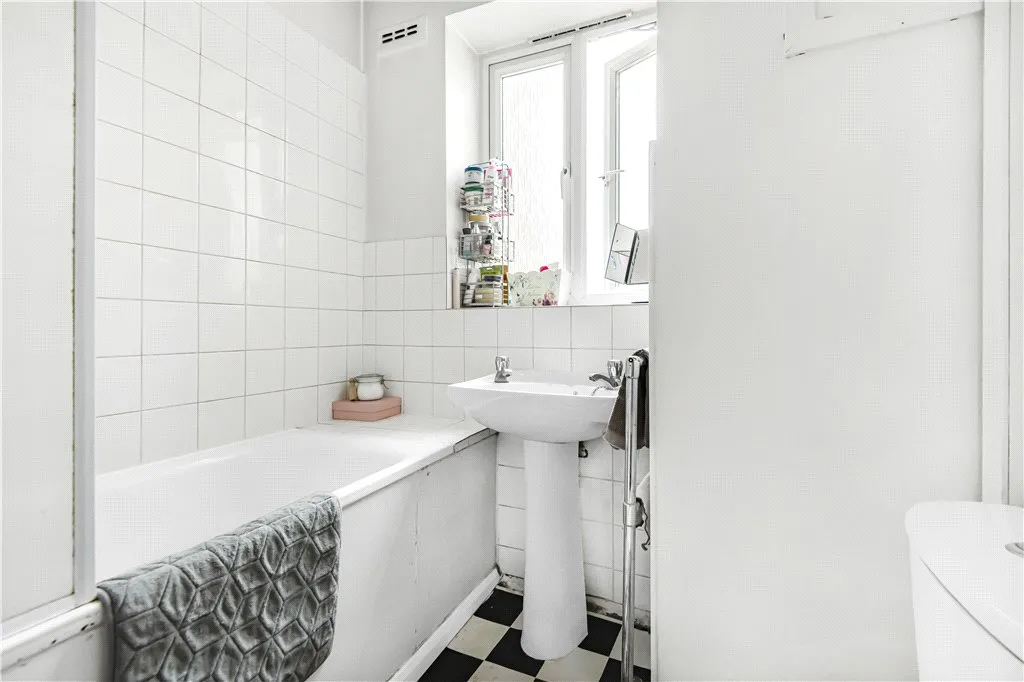 Upper Richmond Road, London, SW15, photo 12