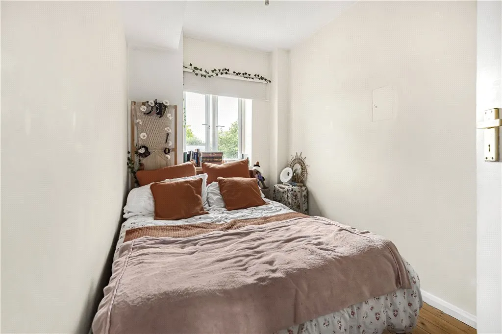 Upper Richmond Road, London, SW15, photo 5