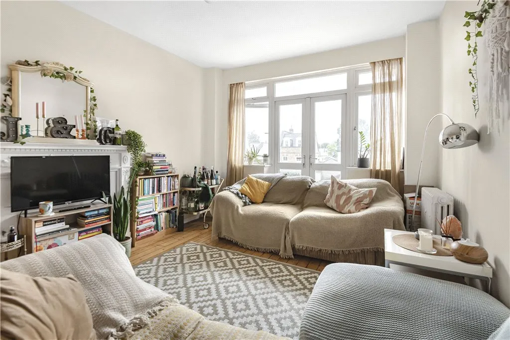 2 bed flat for sale, Upper Richmond Road, London, SW15