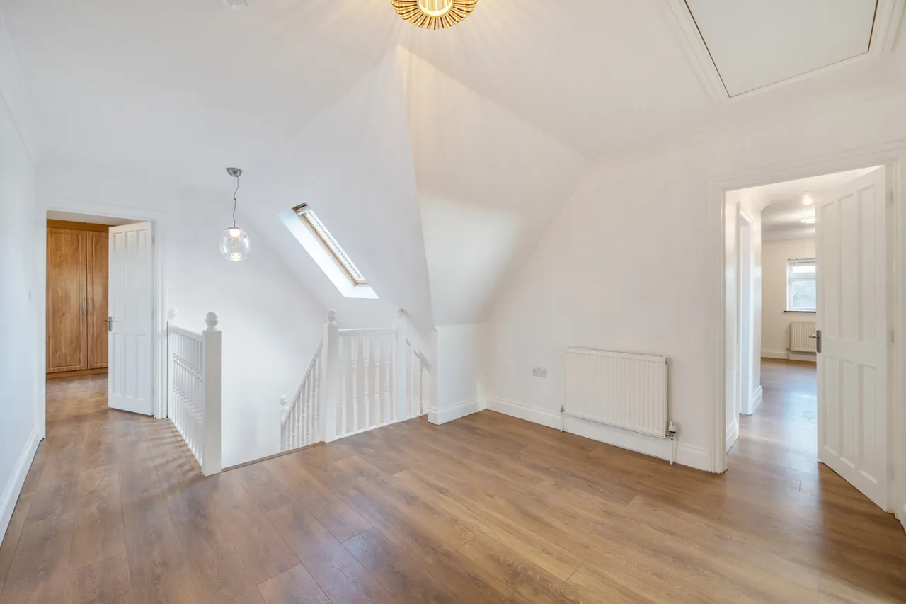 Willow Crescent East, Denham, UB9, photo 8