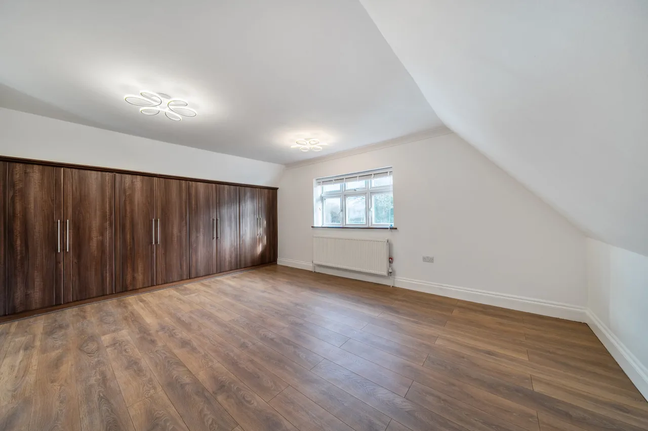 Willow Crescent East, Denham, UB9, photo 4