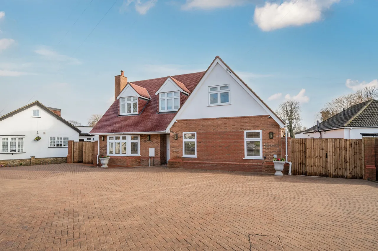 Willow Crescent East, Denham, UB9, photo 21