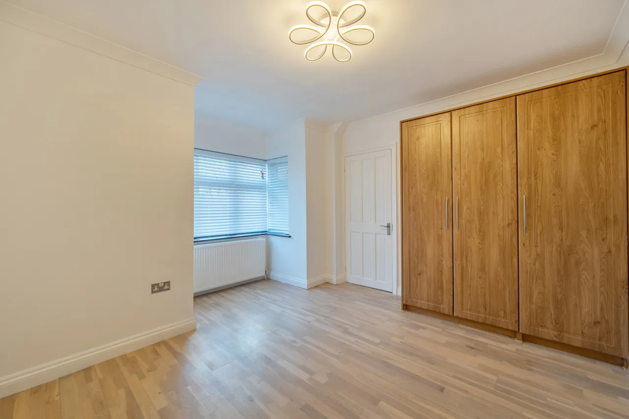 Willow Crescent East, Denham, UB9, photo 13