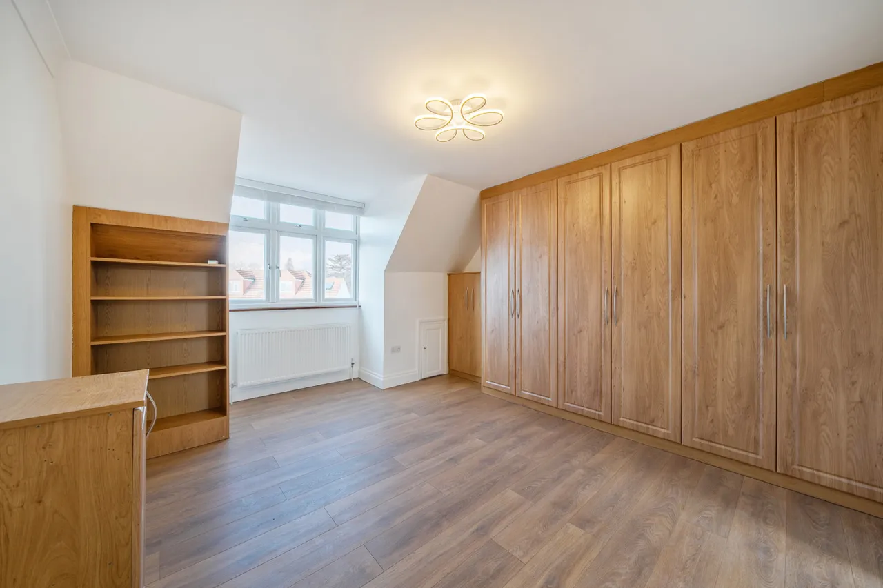 Willow Crescent East, Denham, UB9, photo 9