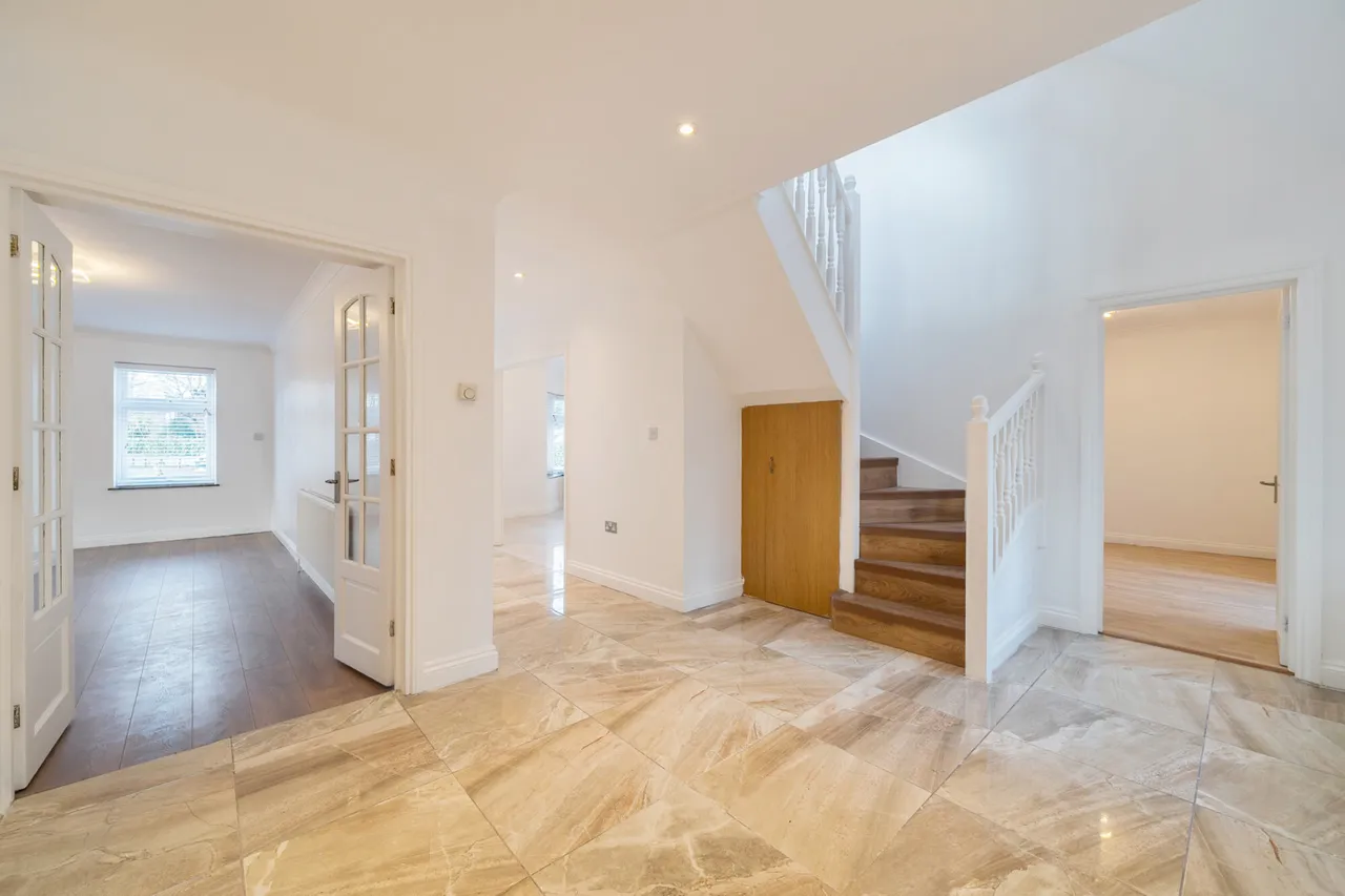 Willow Crescent East, Denham, UB9, photo 5