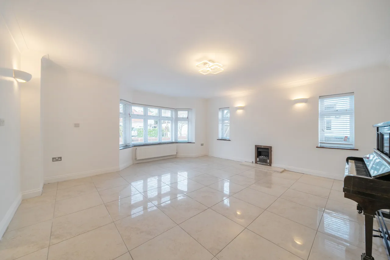 Willow Crescent East, Denham, UB9, photo 12