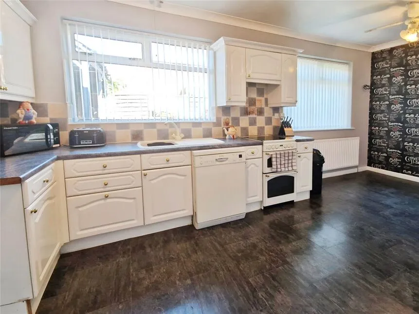 Elmwood Grove, Farnworth, BL4, photo 12