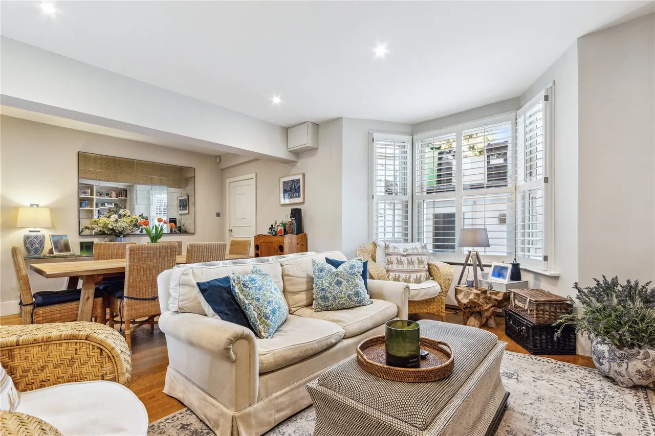 2 bed flat for sale, Rockley Road, London, W14