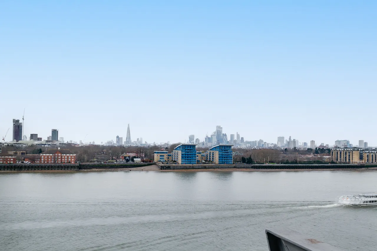 1 bed flat for sale — Hutchings Street, London, E14