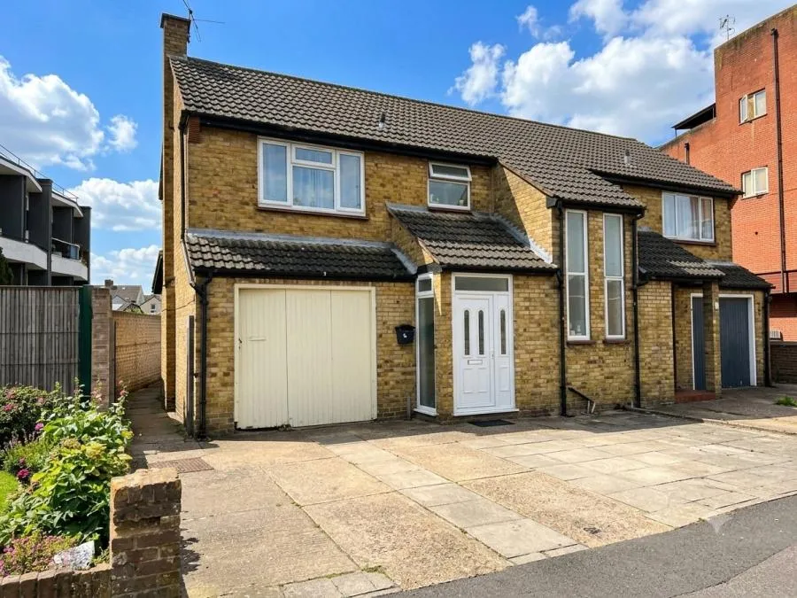 3 bed house for sale, Darvills Lane, Slough, SL1