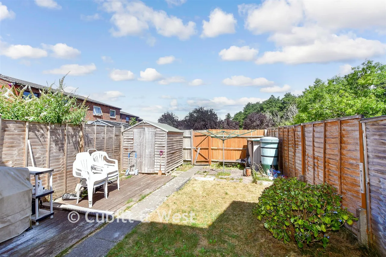 Osborne Crescent, Chichester, PO19, photo 9