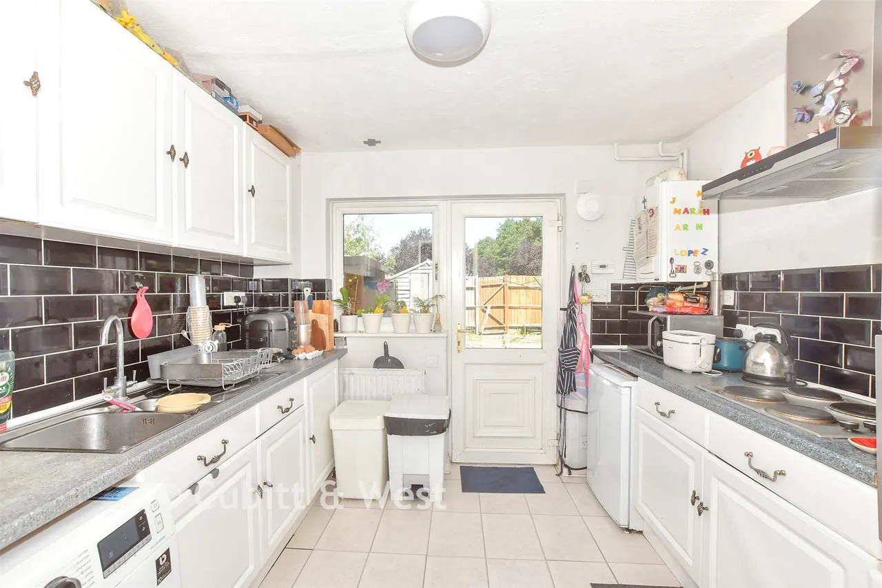 Osborne Crescent, Chichester, PO19, photo 3