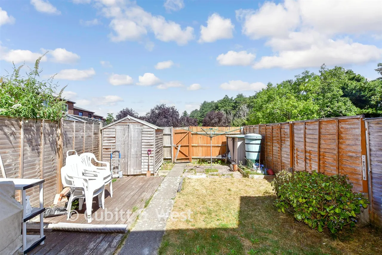 Osborne Crescent, Chichester, PO19, photo 2