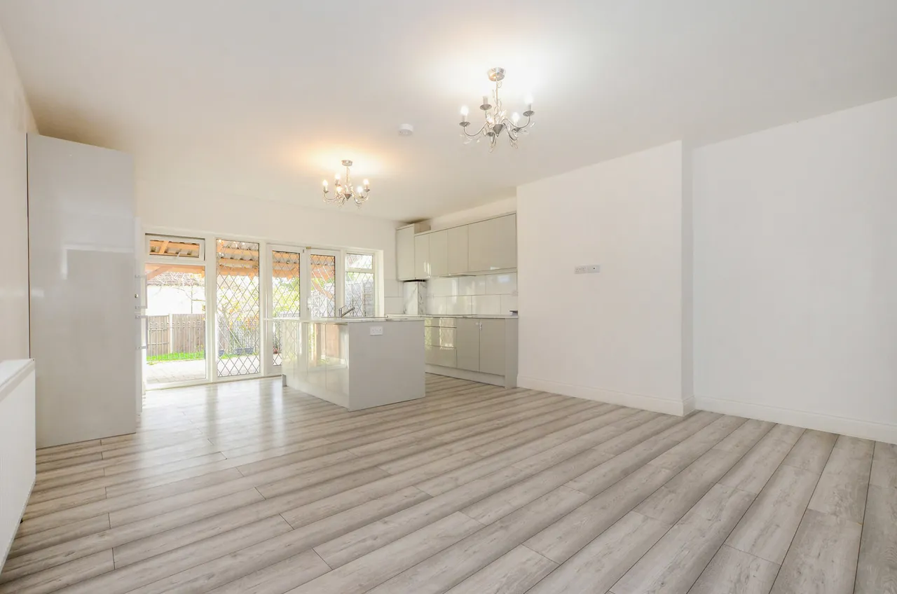 Whitchurch Lane, Edgware Fees Apply, HA8, photo 5