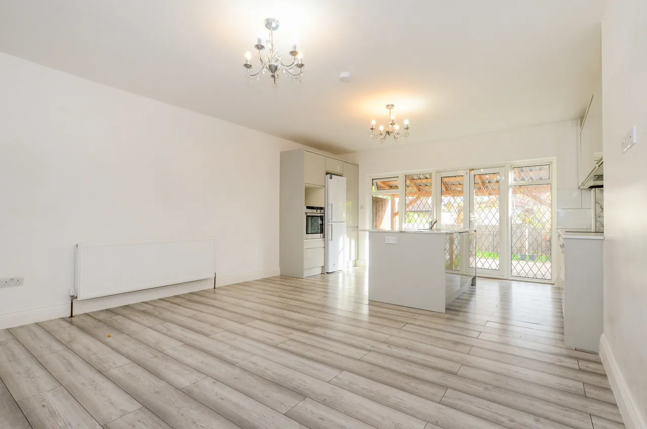 Whitchurch Lane, Edgware Fees Apply, HA8, photo 4