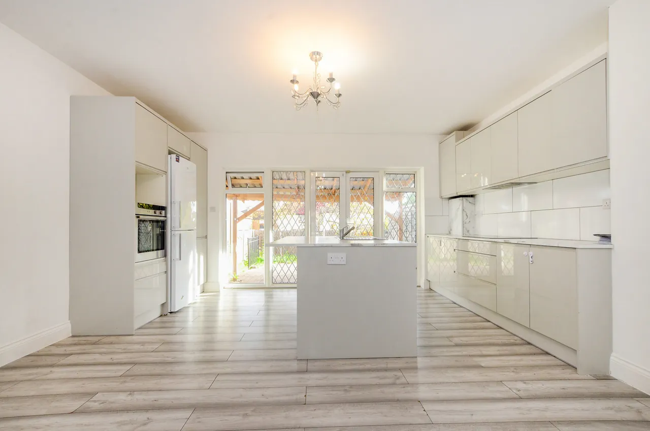 Whitchurch Lane, Edgware Fees Apply, HA8, photo 6