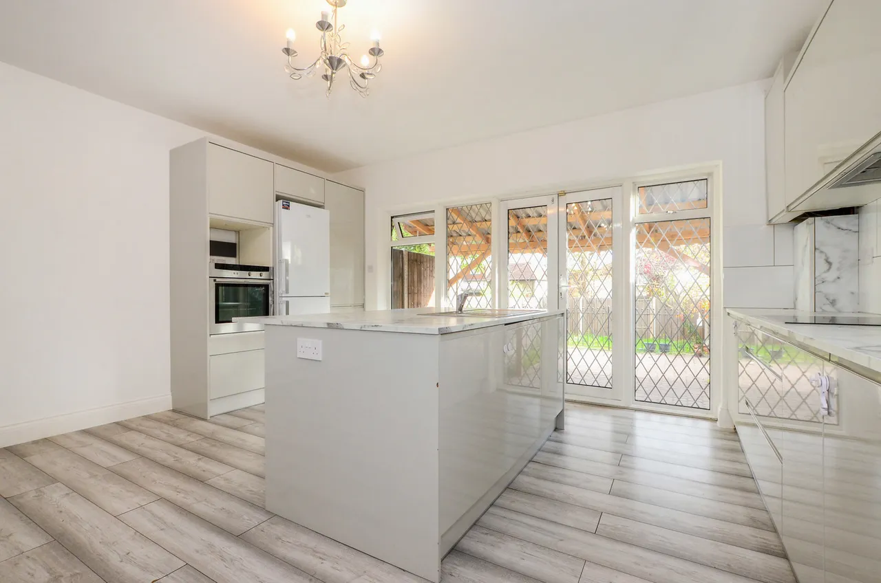 Whitchurch Lane, Edgware Fees Apply, HA8, photo 3