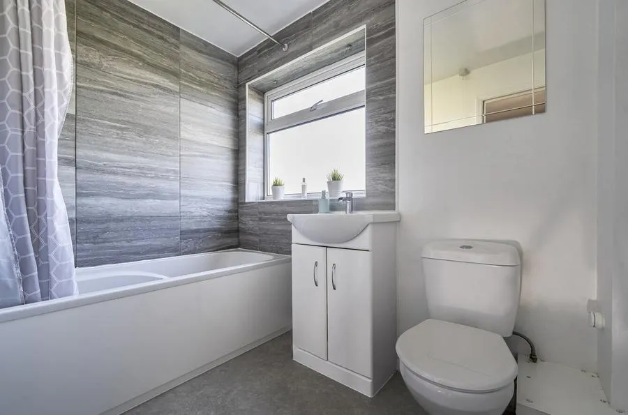 Raven Crescent, Westcott, HP18, photo 11