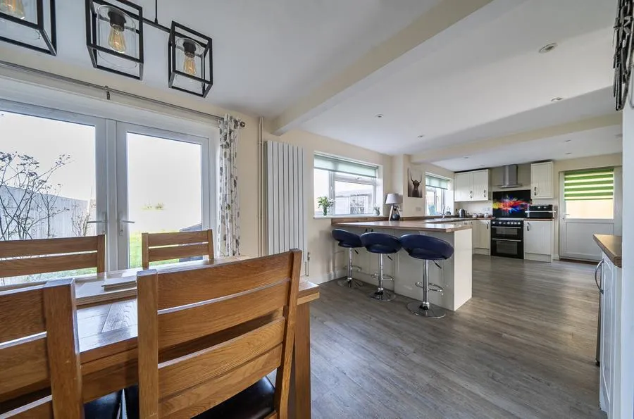 Raven Crescent, Westcott, HP18, photo 3