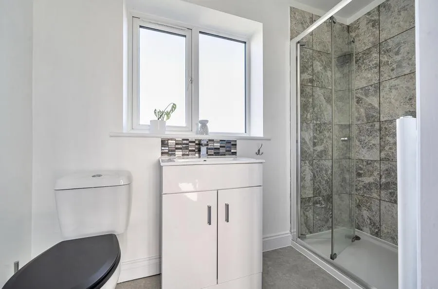 Raven Crescent, Westcott, HP18, photo 12
