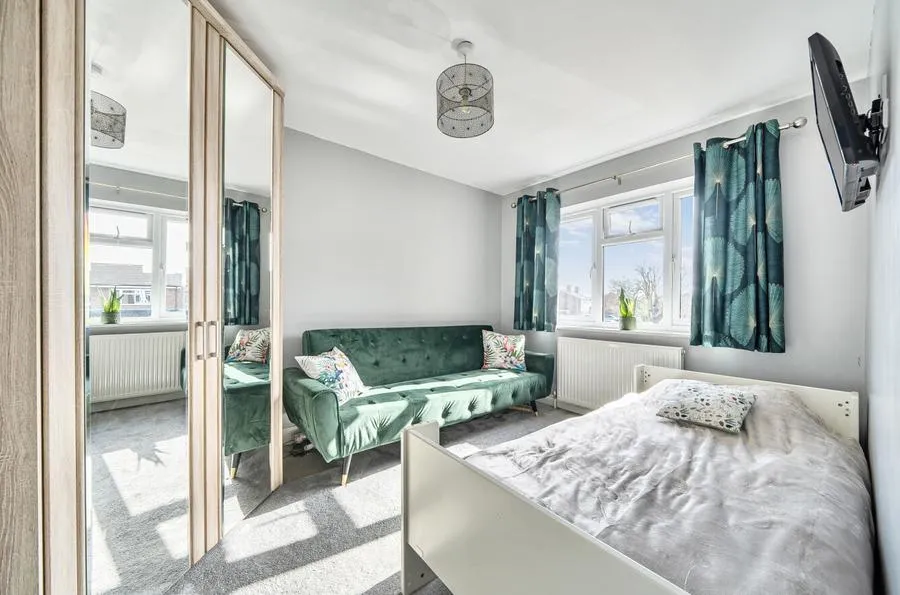 Raven Crescent, Westcott, HP18, photo 8