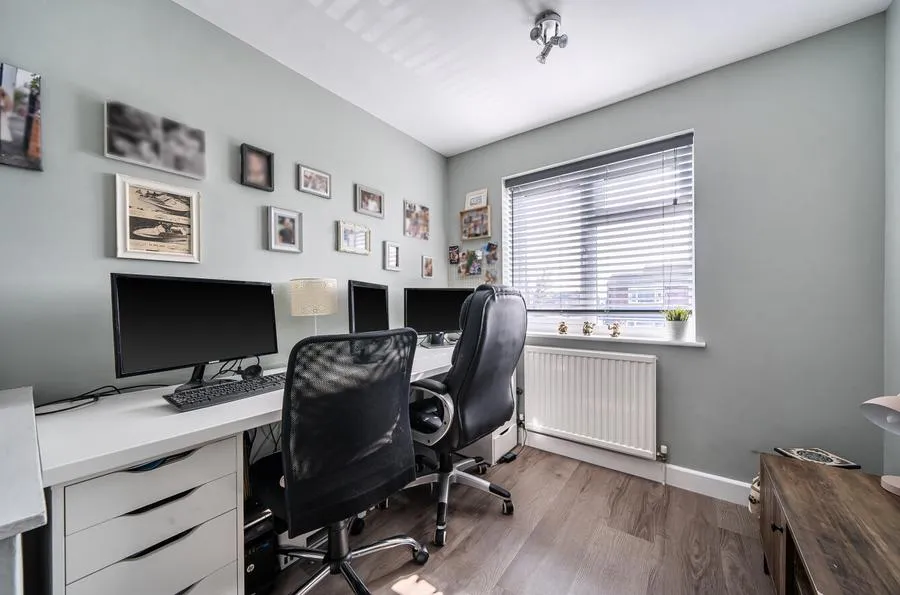 Raven Crescent, Westcott, HP18, photo 9