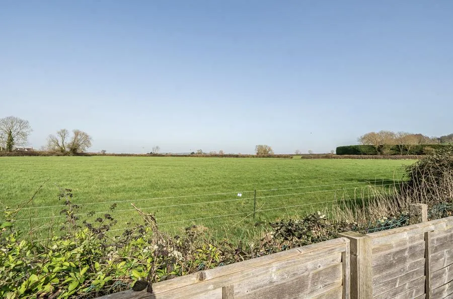 Raven Crescent, Westcott, HP18, photo 15