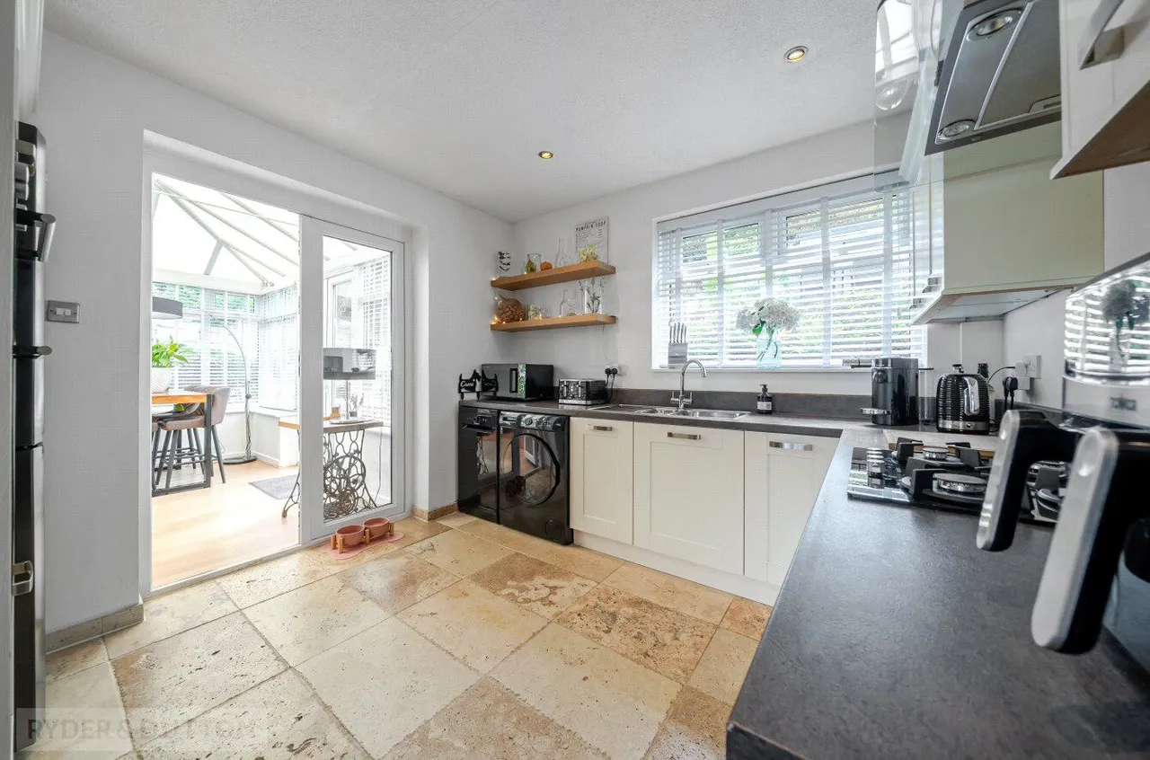 Valley New Road, Royton, OL2, photo 9