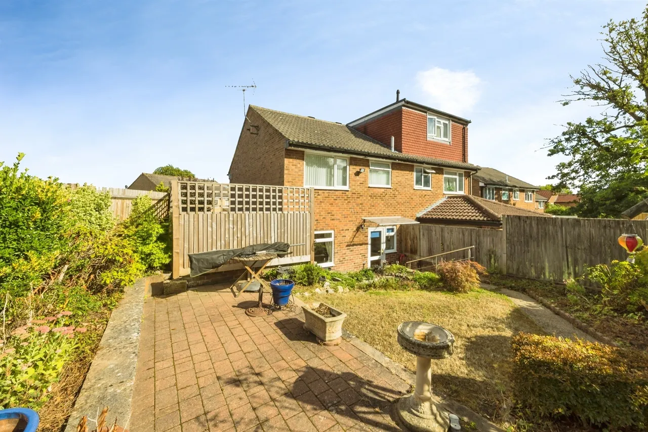 Heathfield, Crawley, RH10, photo 3