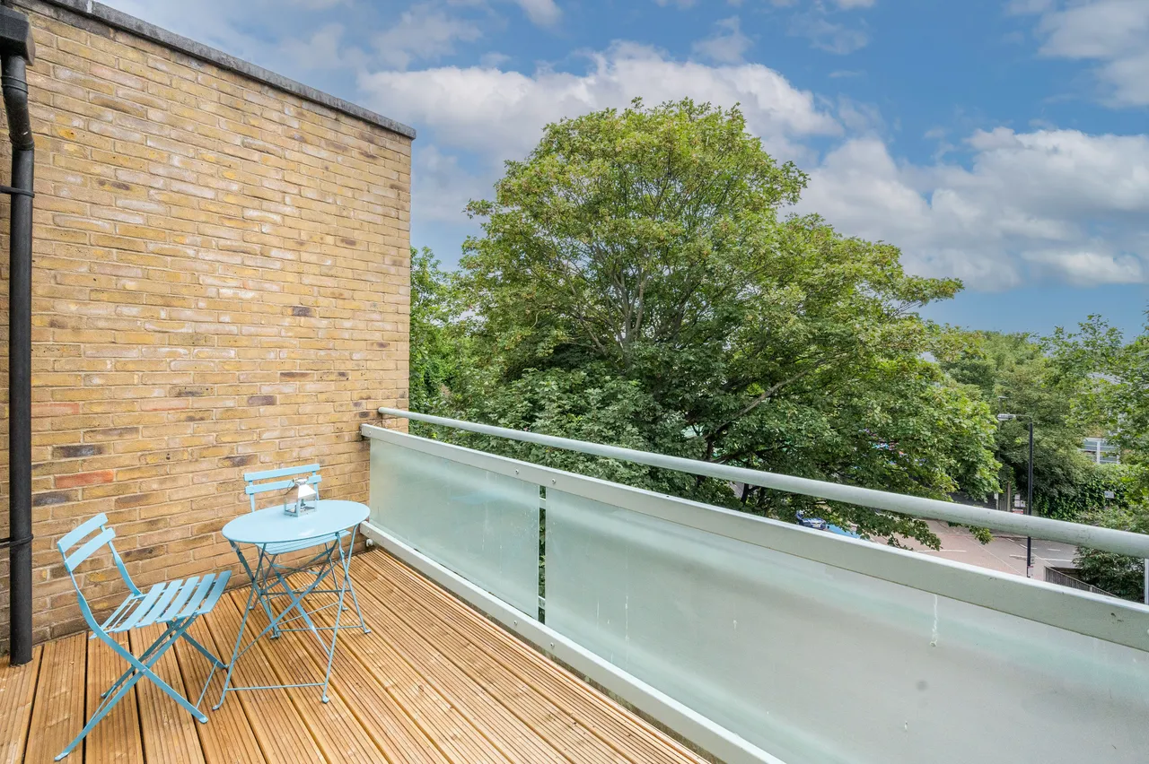 17 Connexion Building, 326 Battersea Park Road, London, photo 3